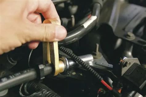 How to Drain Old Gas from Car: A Comprehensive Guide to Fuel System Maintenance